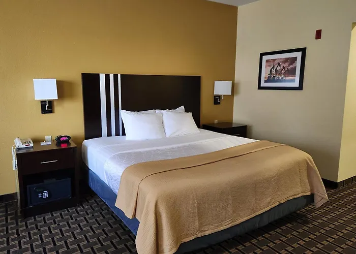 Days Inn & Suites By Wyndham Sam Houston Tollway
