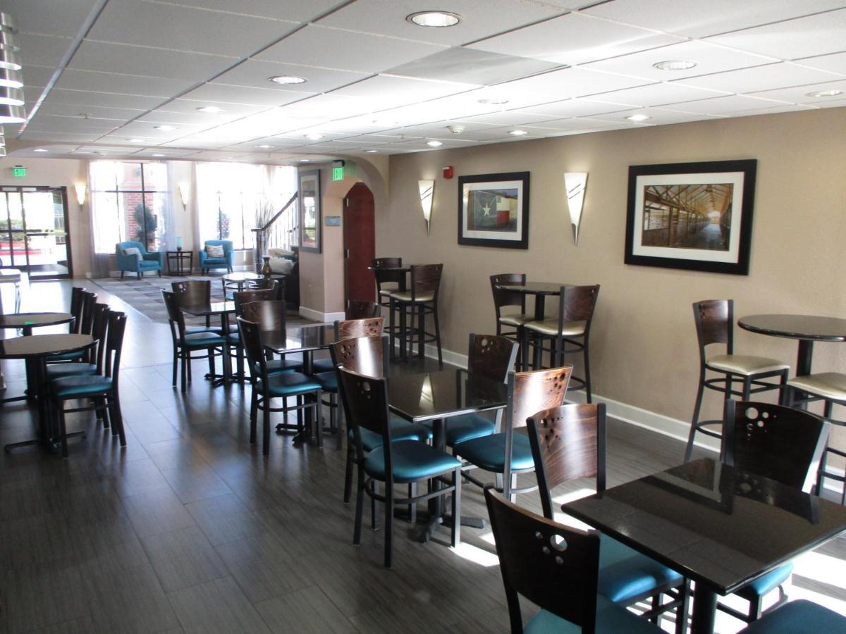 Days & By Wyndham Sam Houston Tollway Hotel 3*
