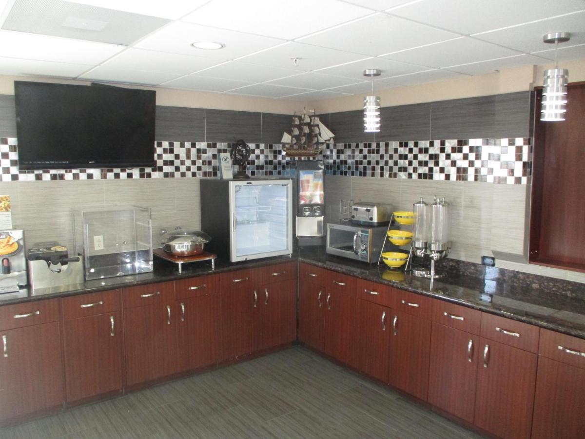 Hotel Days & By Wyndham Sam Houston Tollway Jersey Village