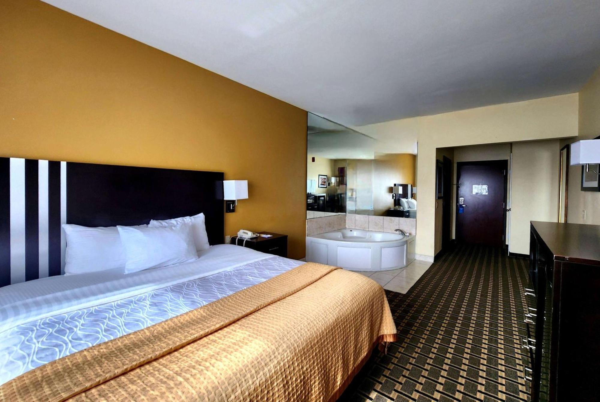Days & By Wyndham Sam Houston Tollway Hotel
