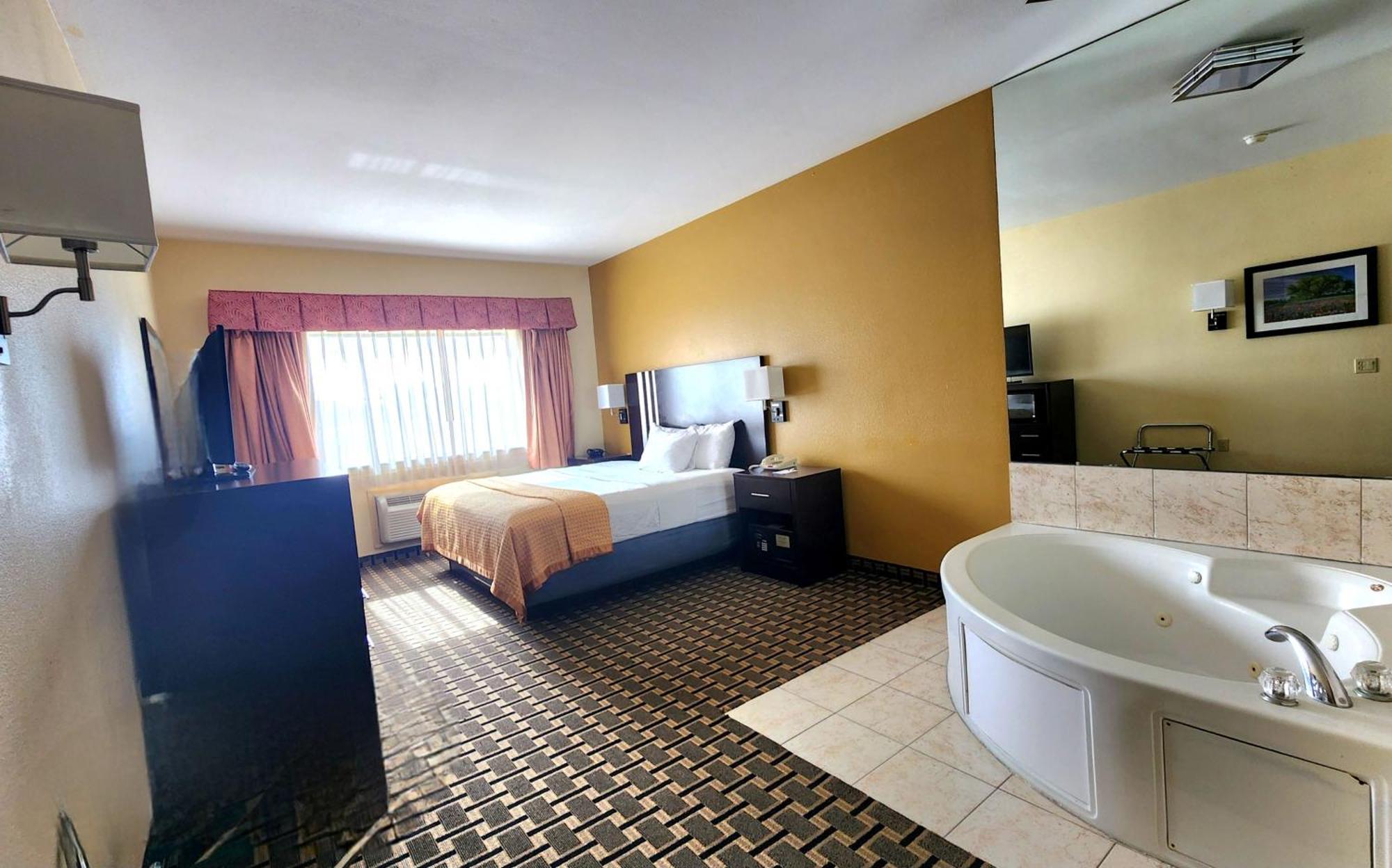 Days & By Wyndham Sam Houston Tollway Hotel 3*