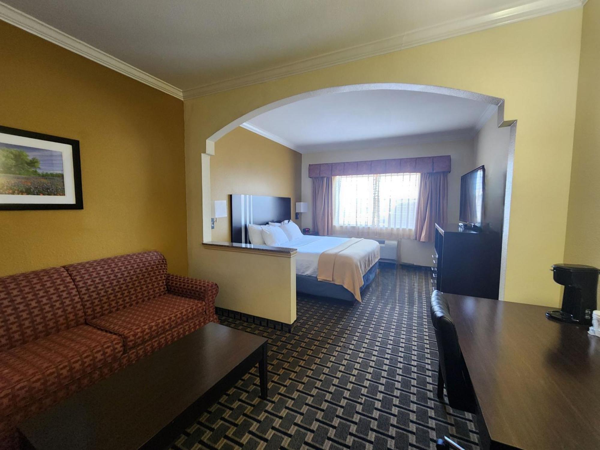 Days & By Wyndham Sam Houston Tollway Hotel 3*