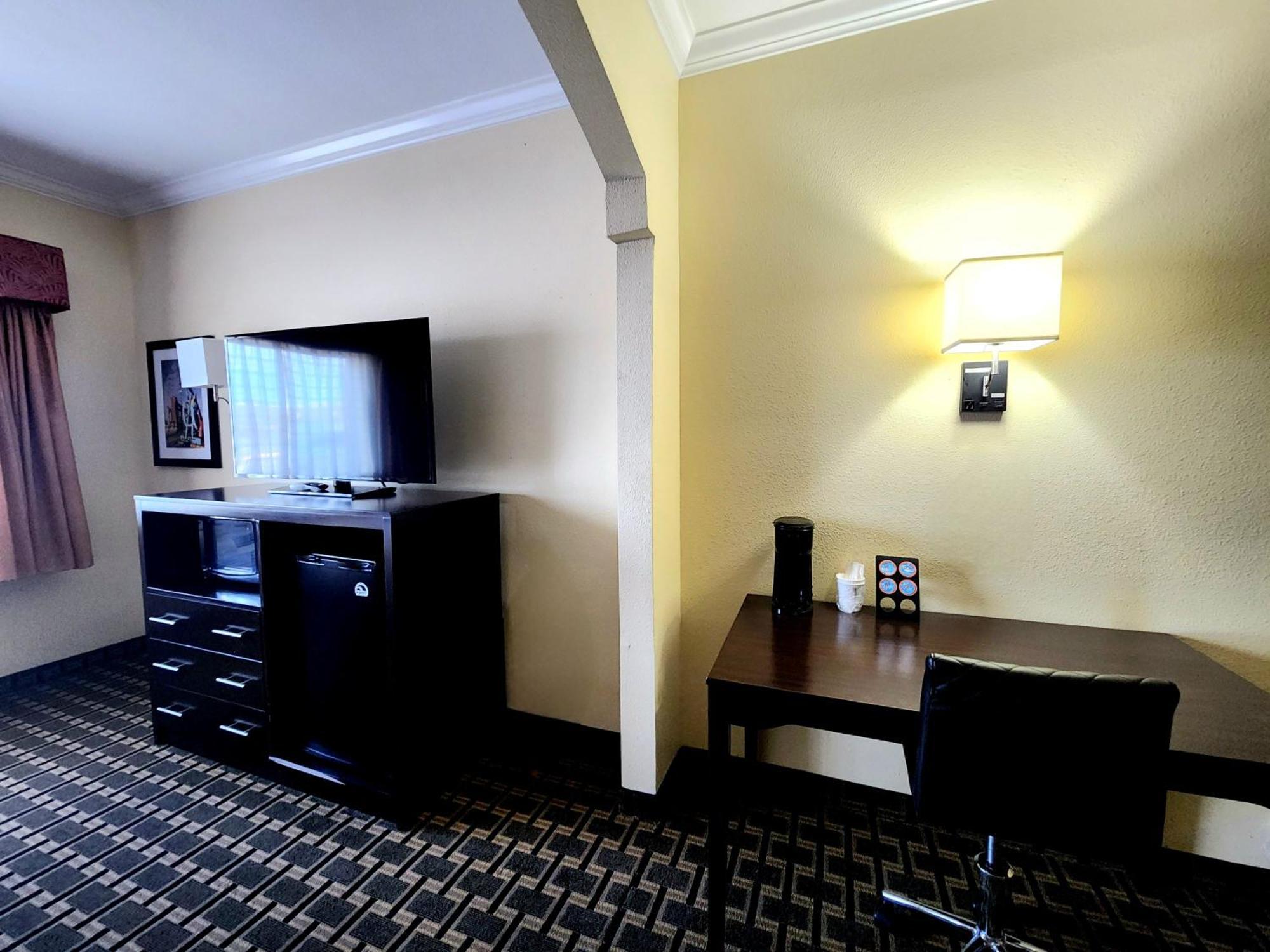 Hotel Days & By Wyndham Sam Houston Tollway