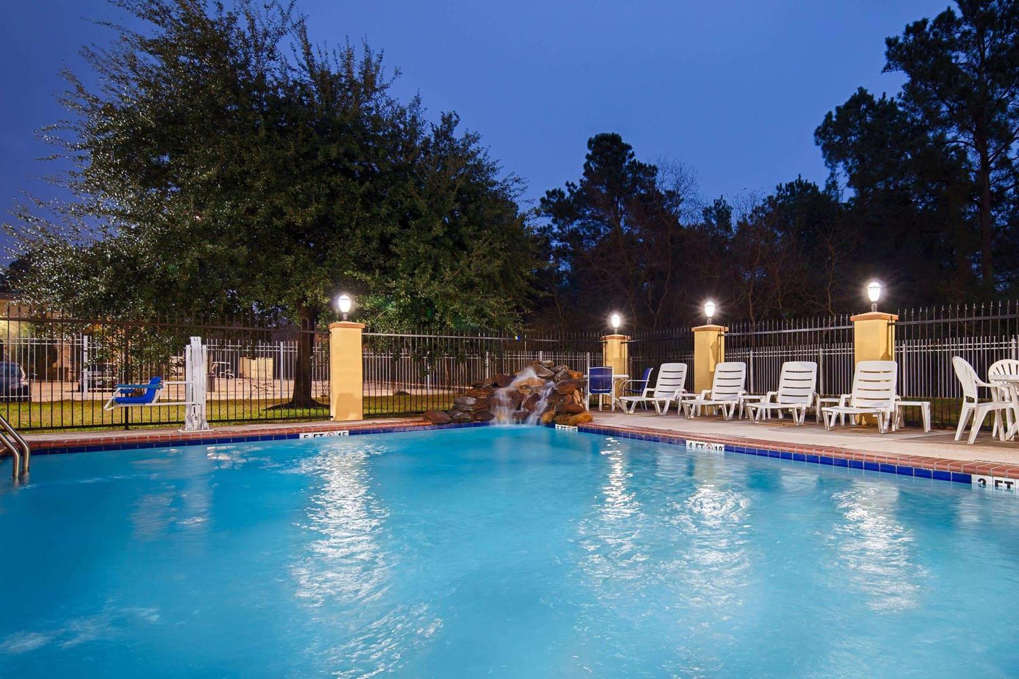 Days & By Wyndham Sam Houston Tollway Hotel 3*