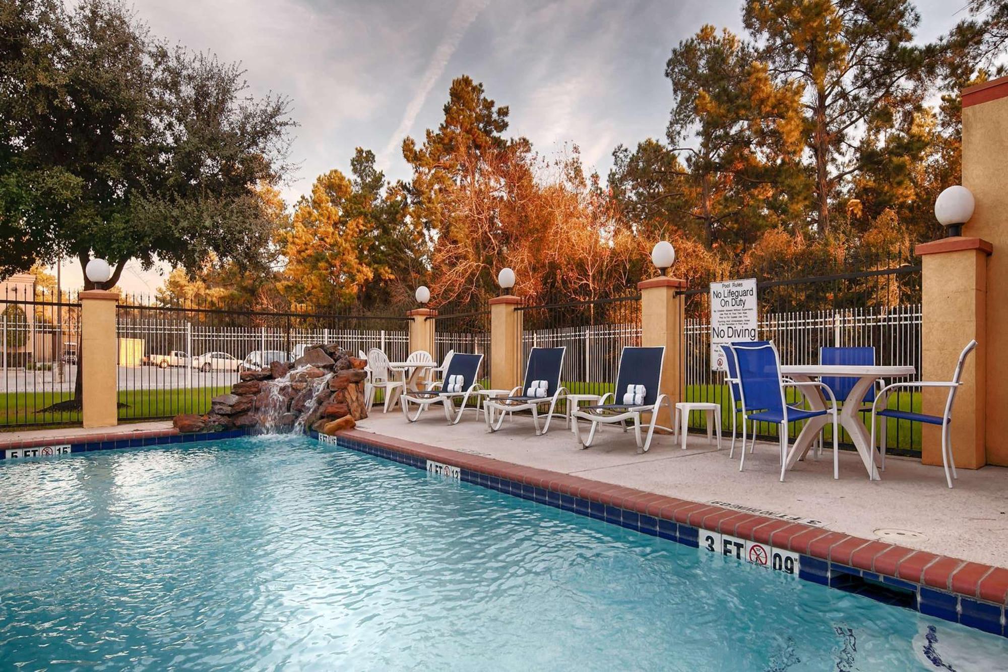 Days & By Wyndham Sam Houston Tollway