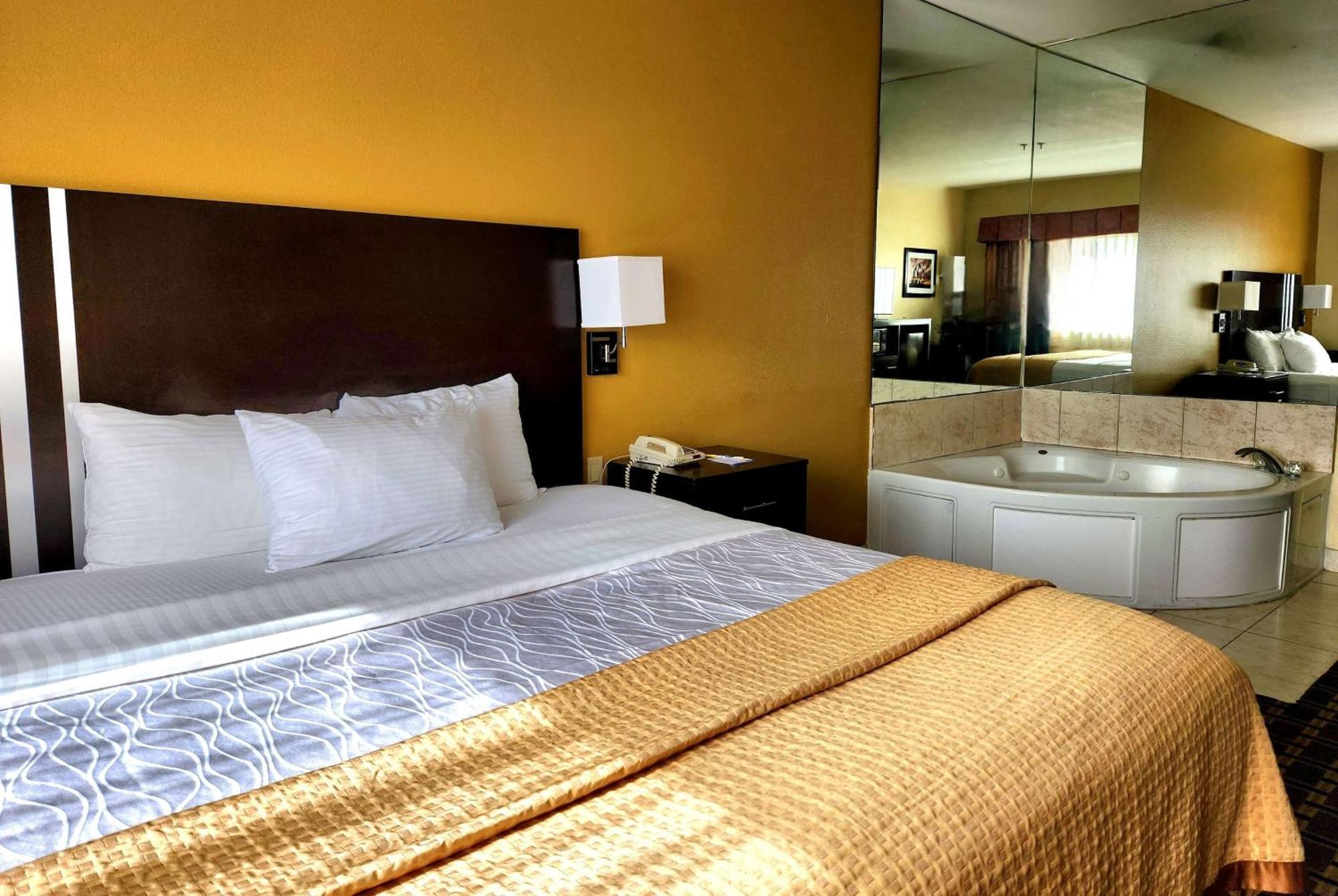 Hotel Days & By Wyndham Sam Houston Tollway 3*