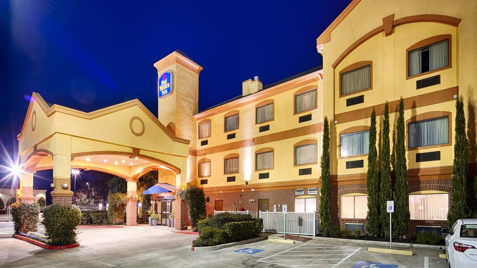 Days & By Wyndham Sam Houston Tollway Hotel 3*